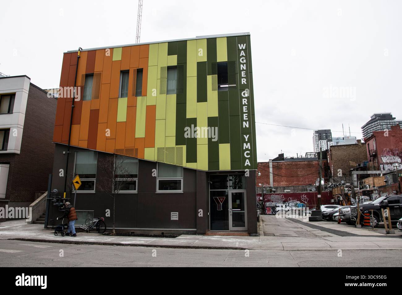Geometrisches Wandbild im Wagner Green YMCA an der Vanauley Street im Zentrum von Toronto, Ontario, Kanada Stockfoto