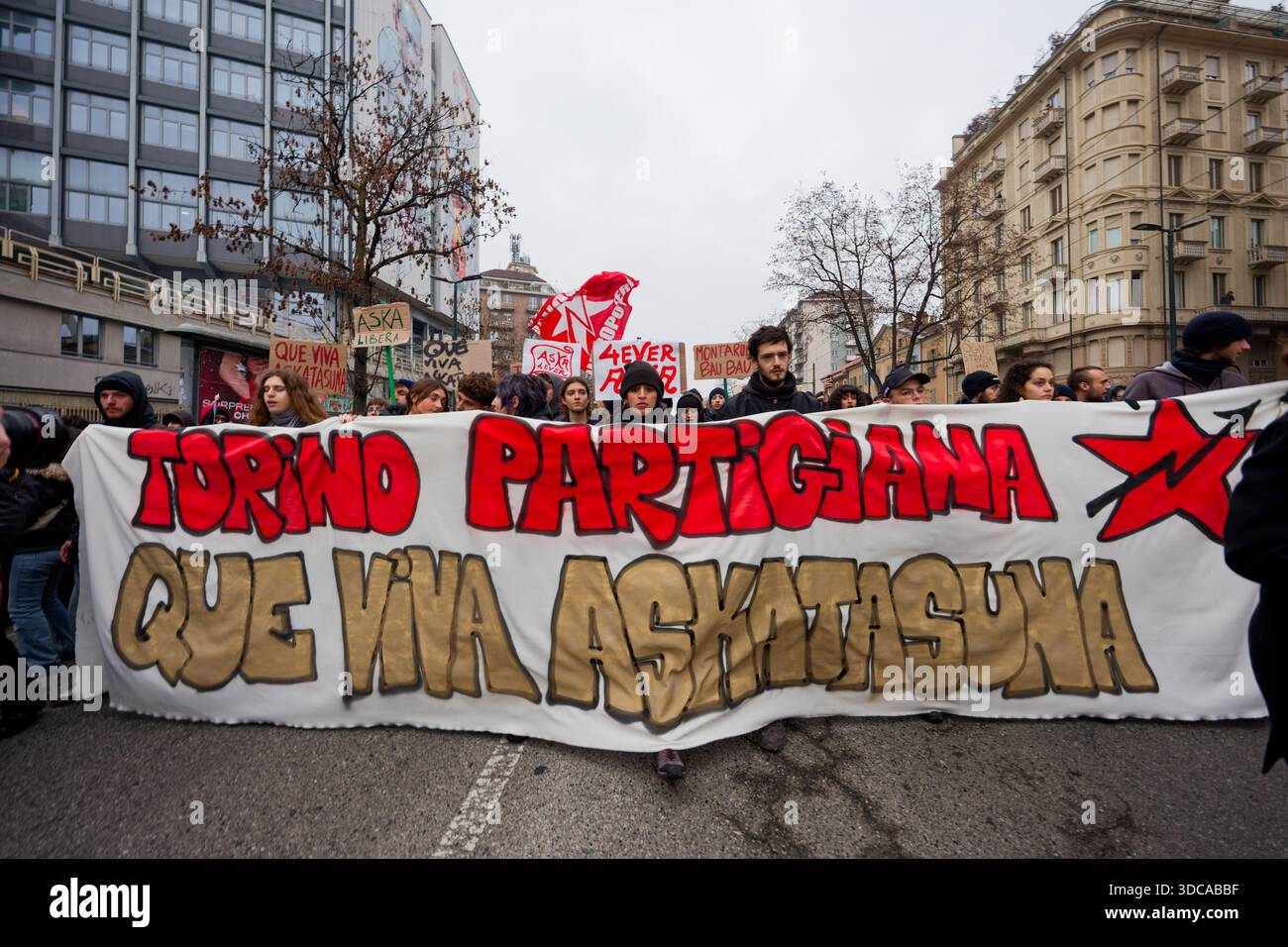 Turin, Italien. Dezember 2025. Bürger demonstrieren gegen die Beschlagnahme des selbstverwalteten Sozialzentrums Askatasuna. Quelle: M.Bariona/Alamy Live News Stockfoto