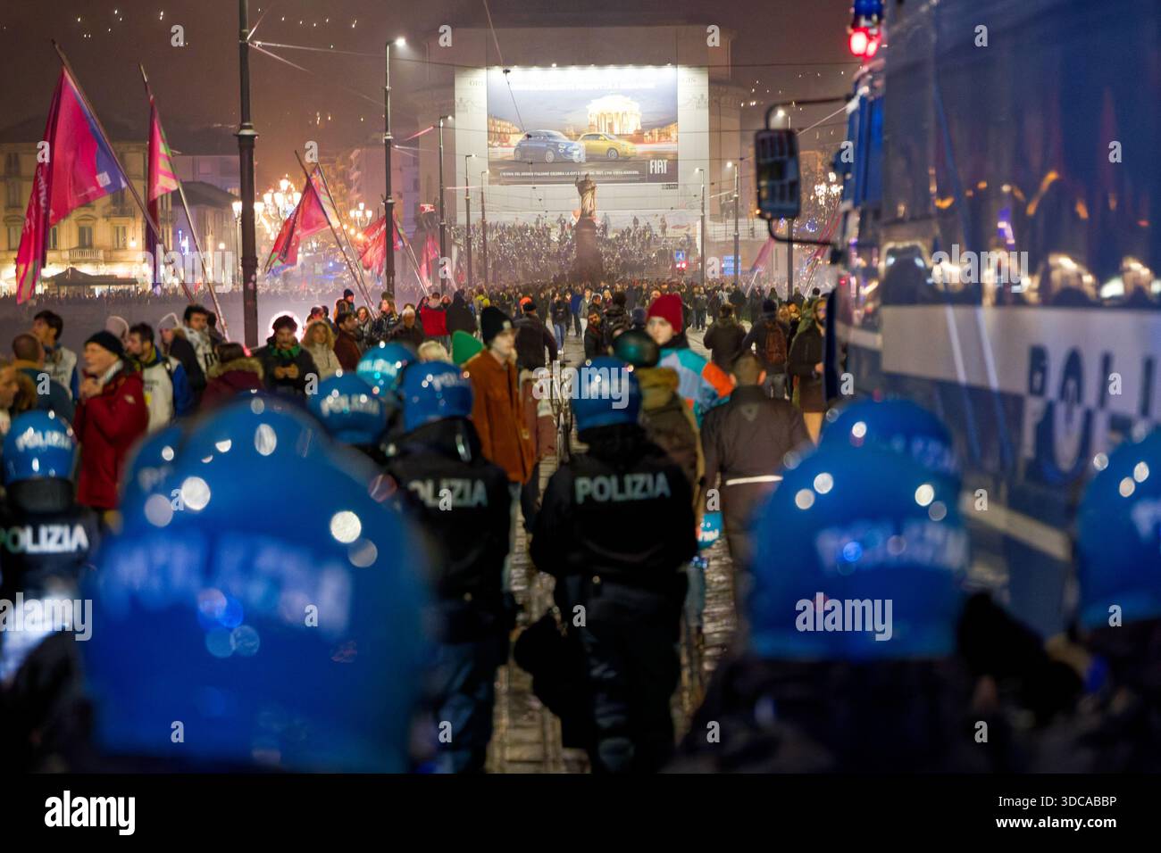 Turin, Italien. Dezember 2025. Bürger demonstrieren gegen die Beschlagnahme des selbstverwalteten Sozialzentrums Askatasuna. Quelle: M.Bariona/Alamy Live News Stockfoto