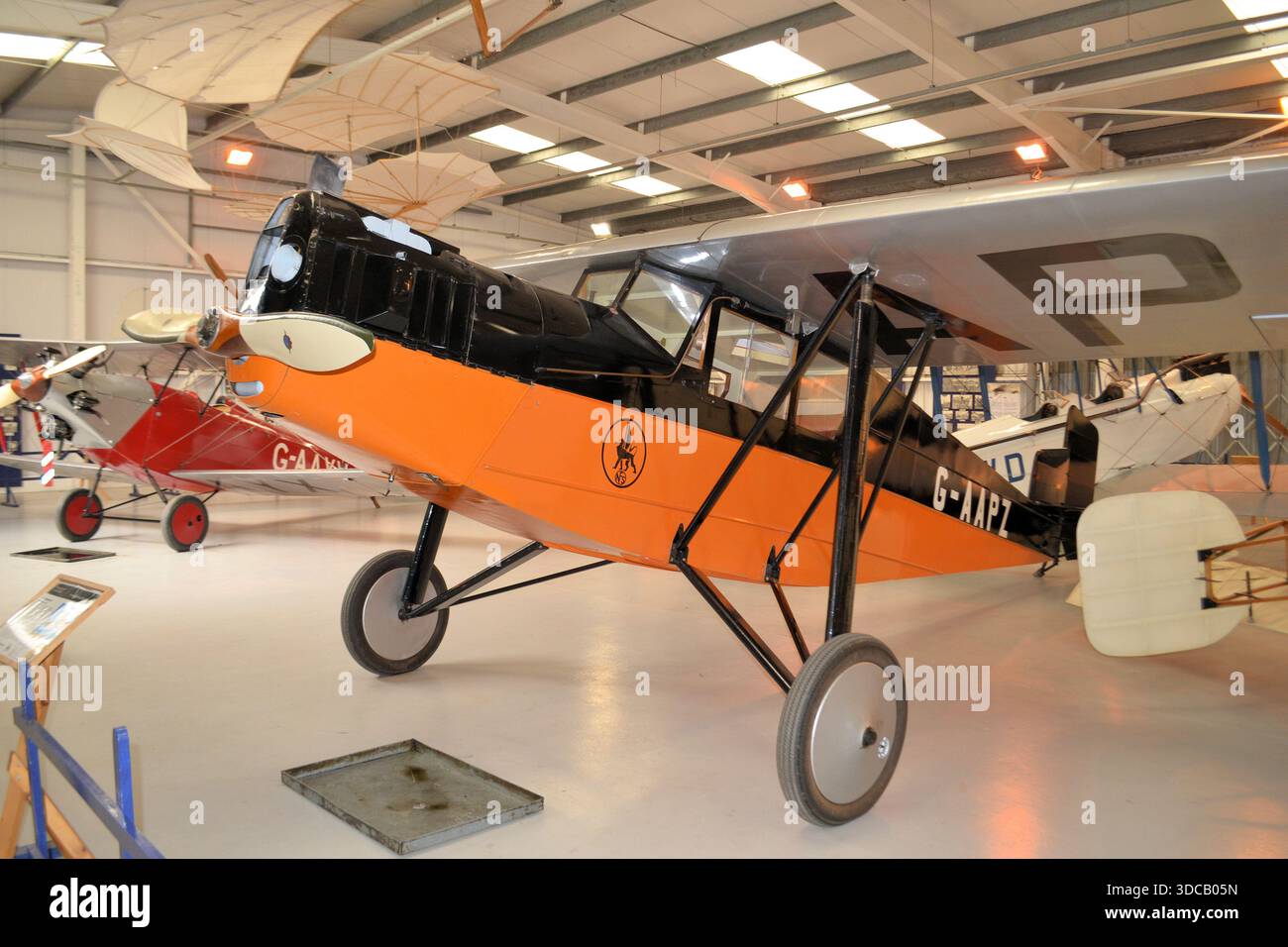 Der 1930 von Holland entworfene Desoutter Mk 1 wurde vom Shuttleworth Trust, Old Warden Aerodrome, restauriert; ein klassischer Flugzeugtyp aus den 1930er Jahren Stockfoto