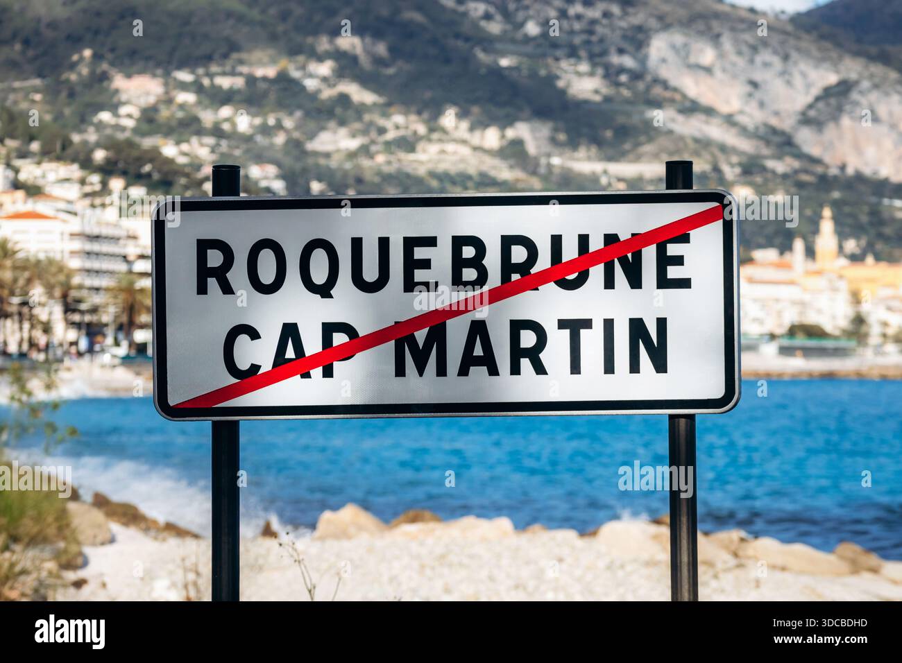 Straßenschild, das das Ende des Roquebrune Cap Martin Territory entlang der Mittelmeerküste markiert Stockfoto
