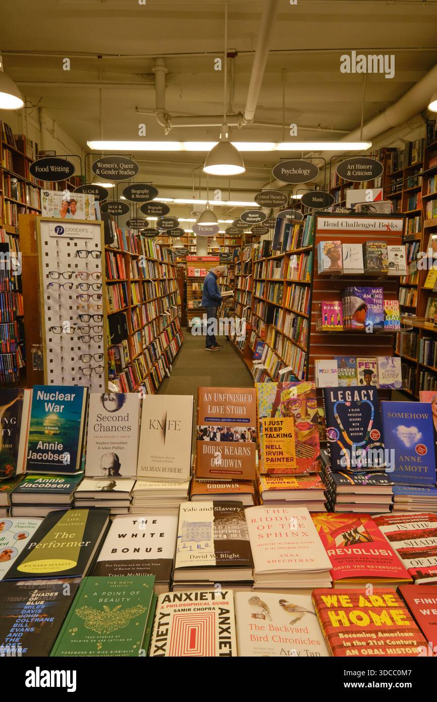 Buchauswahl im Harvard Book Store, Boston Stockfoto