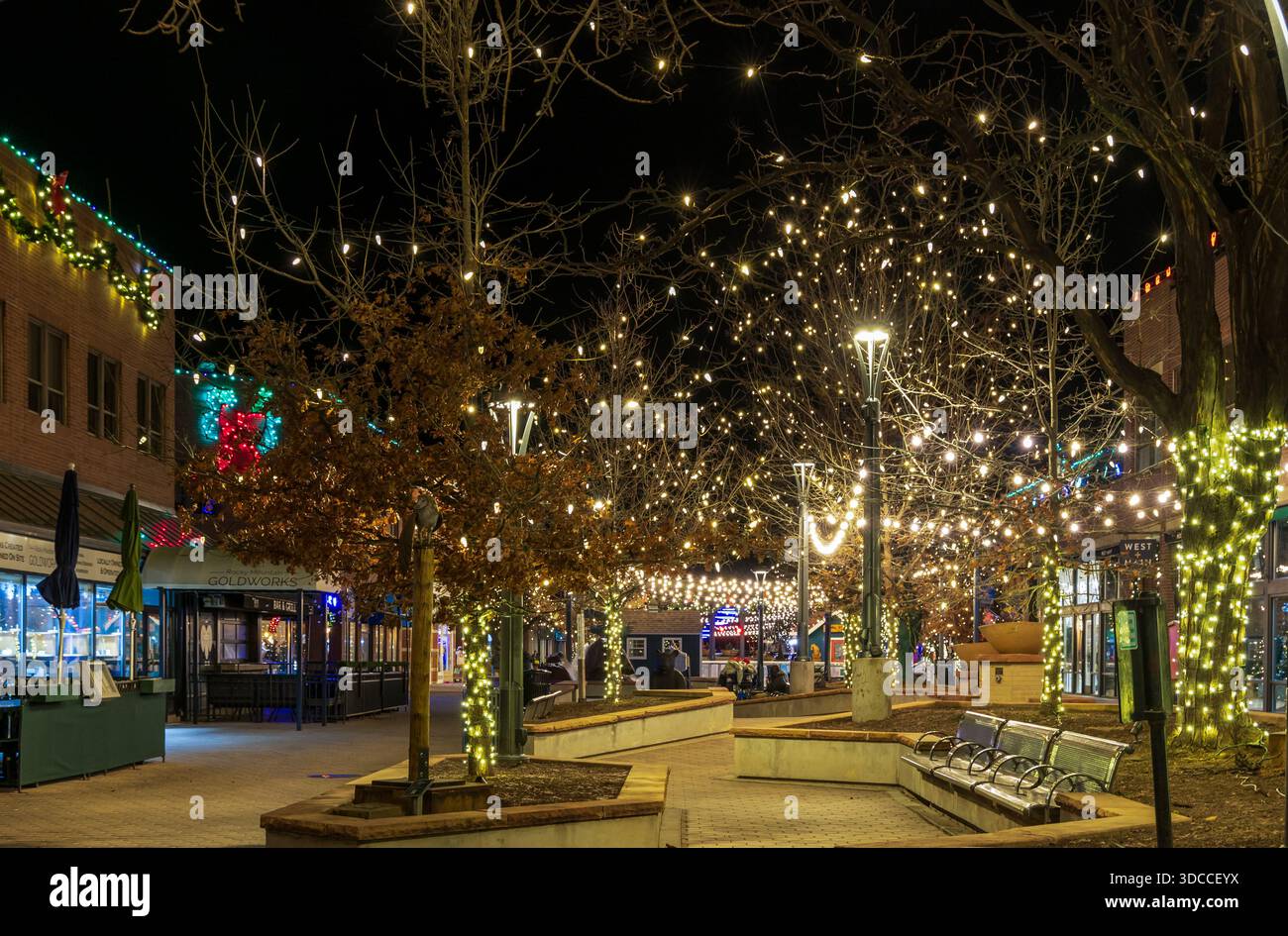 Künstlerische Weihnachtsdekoration in der Innenstadt von Fort Collins, Colorado Stockfoto