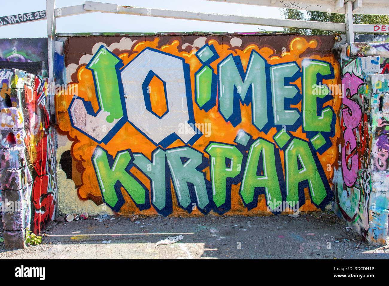 JQ imee kyrpää. Graffiti-Wandgemälde an der Wand des Suvilahti DIY Skateparks im Stadtteil Sörnäinen in Helsinki, Finnland Stockfoto