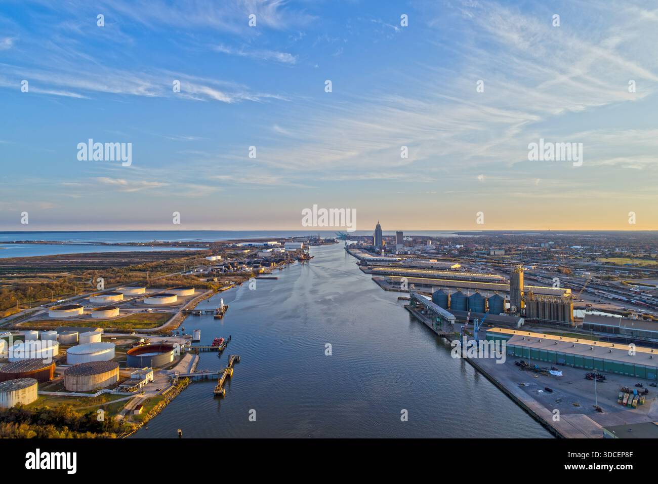 Luftaufnahme der Innenstadt von Mobile bei Sonnenuntergang Stockfoto