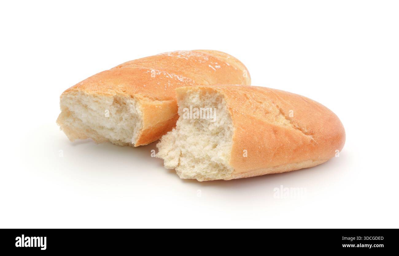 Frischer Weizenbrotlaib isoliert auf weiß. Stockfoto
