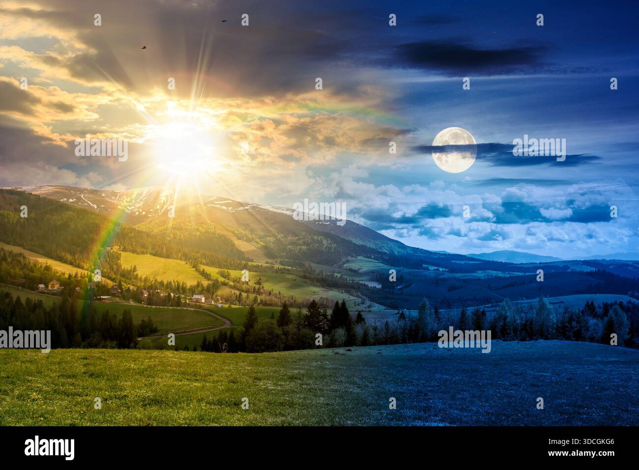 Ländliche Berglandschaft am Frühlingsnachtgleiche. Tag- und Nachtzeitwechsel. Wiese auf dem Hügel mit Sonne und Mond. ridge mit schneebedeckter t Stockfoto