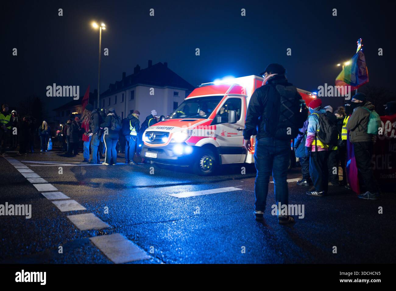 Deutschland, Gießen 29.11.25Tausende von Tausenden haben sich seit den frühen Morgenstunden versammelt, um gegen die Wiedereinführung der deutschen rechtsextremen AFD zu protestieren Stockfoto