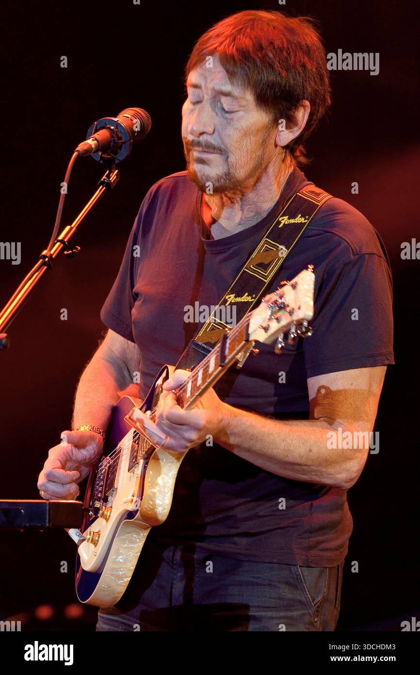 Der britische Sänger und Gitarrist Chris Rea auf seiner Santo Spirito Tour 2012 im Kulturpalast Dresden, Rea liefert ein musikalisches Feuerwerk bekannte Hits und weniger bekannte Stücke zwischen Blues, Rock und Pop, Kultur, Konzert *** der britische Sänger und Gitarrist Chris Rea liefert auf seiner Santo Spirito Tour 2012 im Kulturpalast Dresden ein musikalisches Feuerwerk mit bekannten Hits und weniger bekannten Stücken zwischen Blues, Rock und Pop, Culture, Konzert Stockfoto