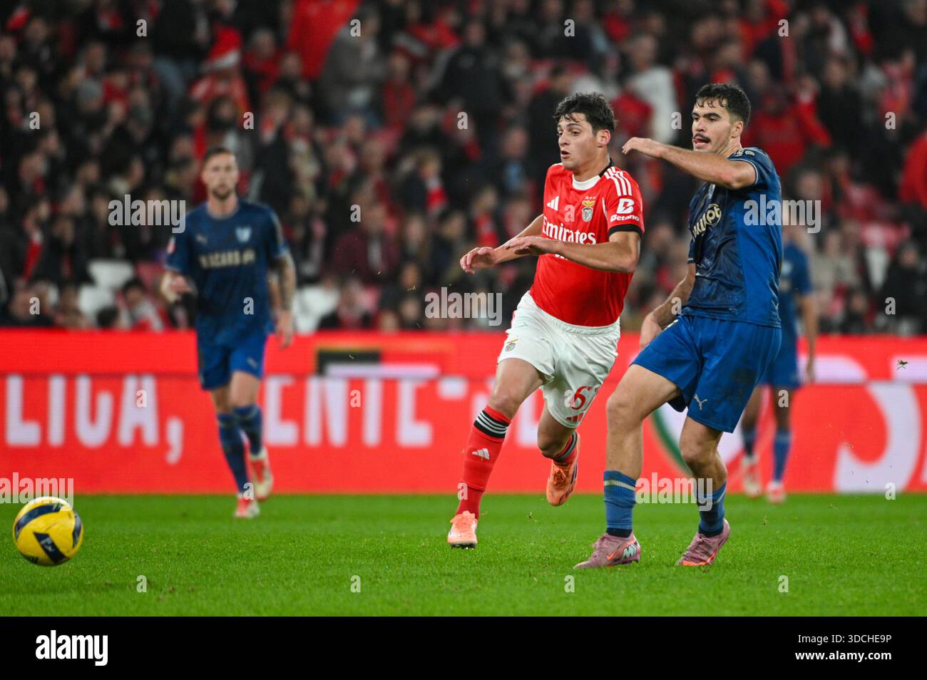 Lissabon, Portugal. 22. Dezember 2025. Rodrigo R-Stürmer SL Benfica im Benfica gegen Famalicao für die portugiesische Liga im Estadio da Luz in Lissabon. Quelle: Ricardo Rocha / Alamy Live News Stockfoto