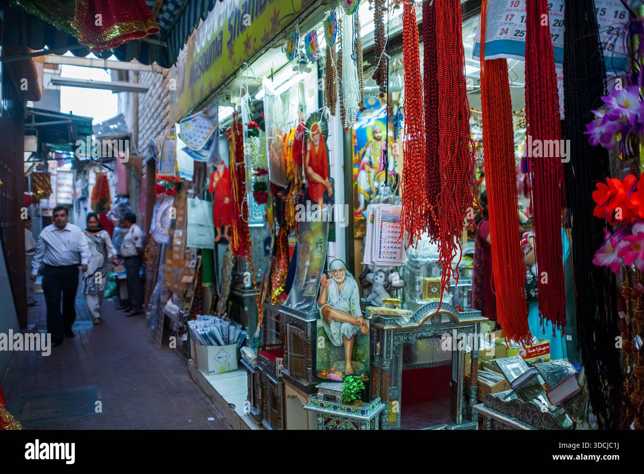 Pooja-Geschäft in der Shiva-Tempellinie in Bur Dubai, Dubai, Vereinigte Arabische Emirate Stockfoto