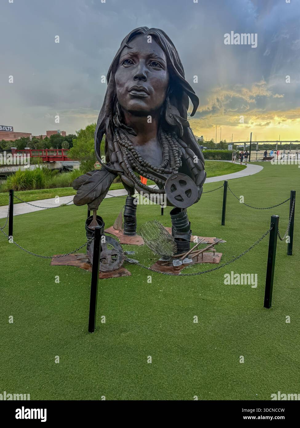 Ulele and the Lost Tribes Bronze-Büste im Ulele Restaurant am Tampa Riverwalk in Tampa, Florida, USA Stockfoto