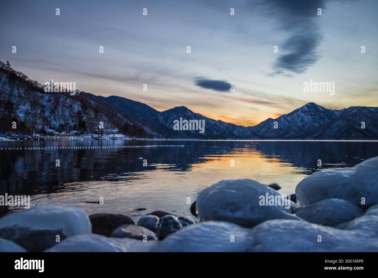 Abendblick auf den Chuzenji-See, Oku-Nikko, Präfektur Tochigi Stockfoto