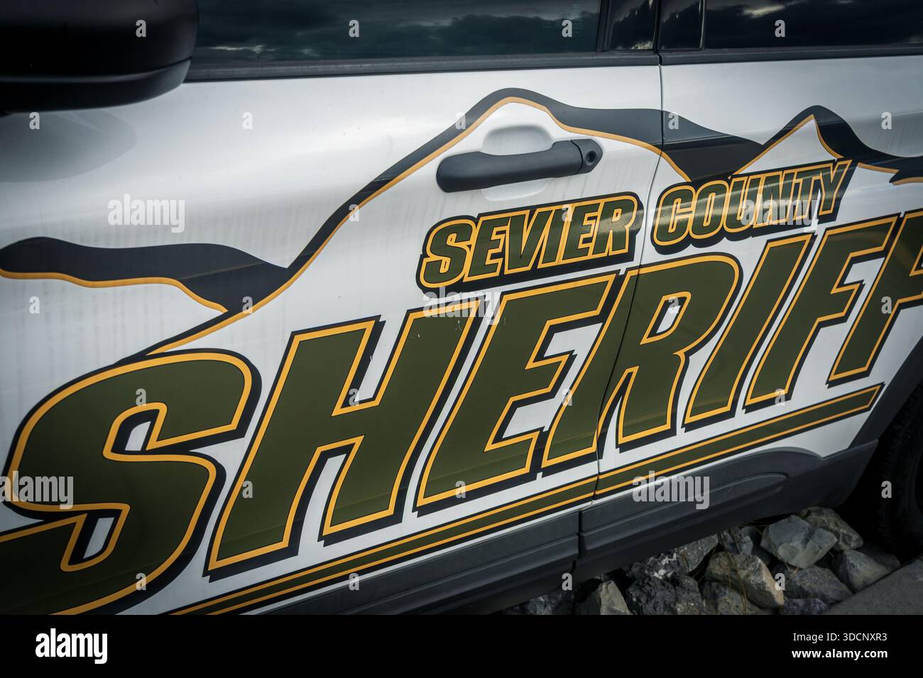 Nahaufnahme eines Polizeiwagens des Sevier County Sheriff in Pigeon Forge, Tennessee, USA Stockfoto