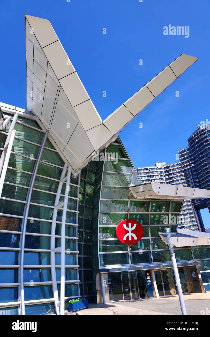 Hong Kong West Kowloon High Speed Rail Station und MTR Logo, Hong Kong, China Stockfoto