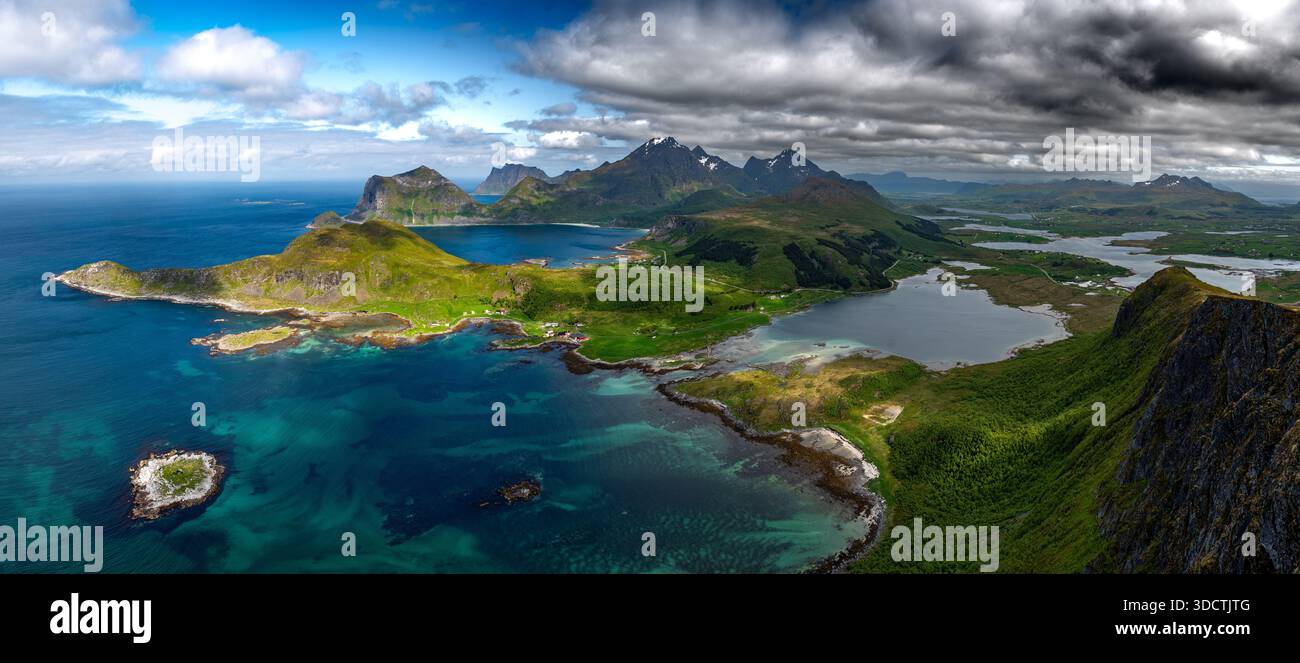Blick Vom Berg Offersoykammen Auf Die Küstenlandschaft Der Lofoten In Norwegen Stockfoto