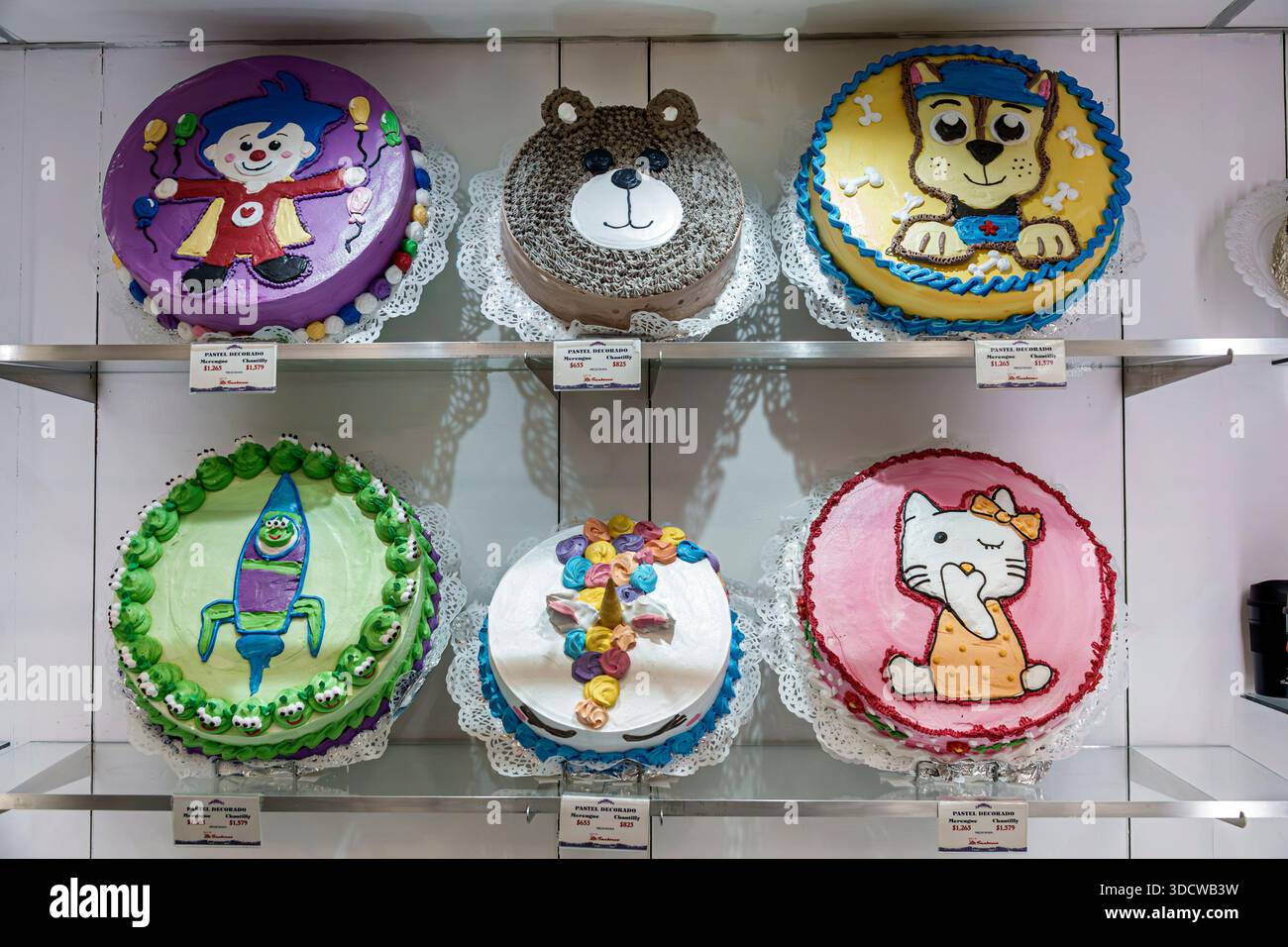 Puebla Mexico, Centro Historico historisches Zentrum, Sanborns Puebla Centro Restaurant, dekorierte Kuchen Bäckerei mit bunten Desserts, Kindergeburtstag Stockfoto