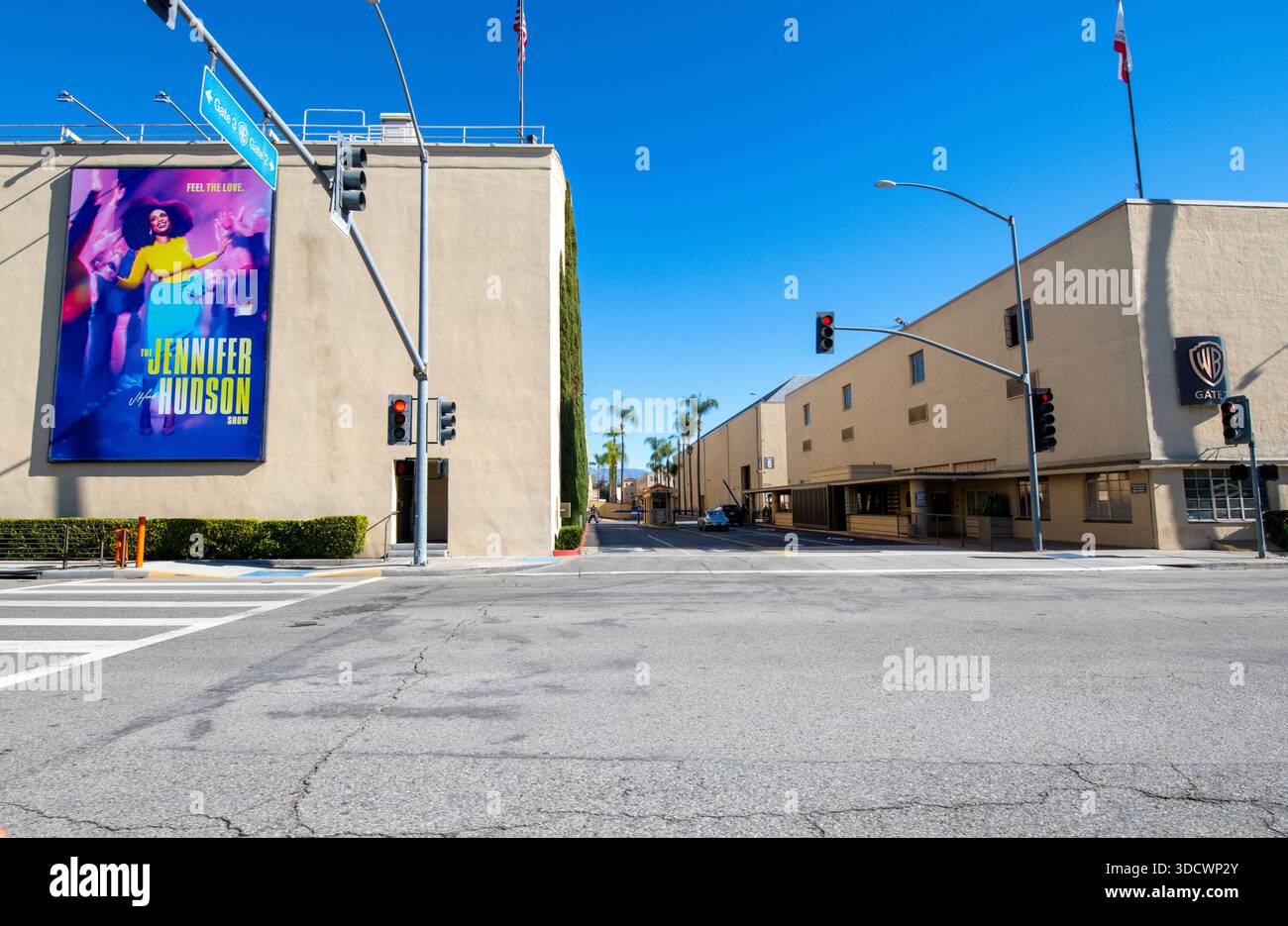Burbank, CA. 10. Dezember 2025. Warner Bros Aerial, Logo, Schild, Filmstudio. Einrichtungen Der Warner Bros Studios. Film- und Fernsehstudios Stockfoto
