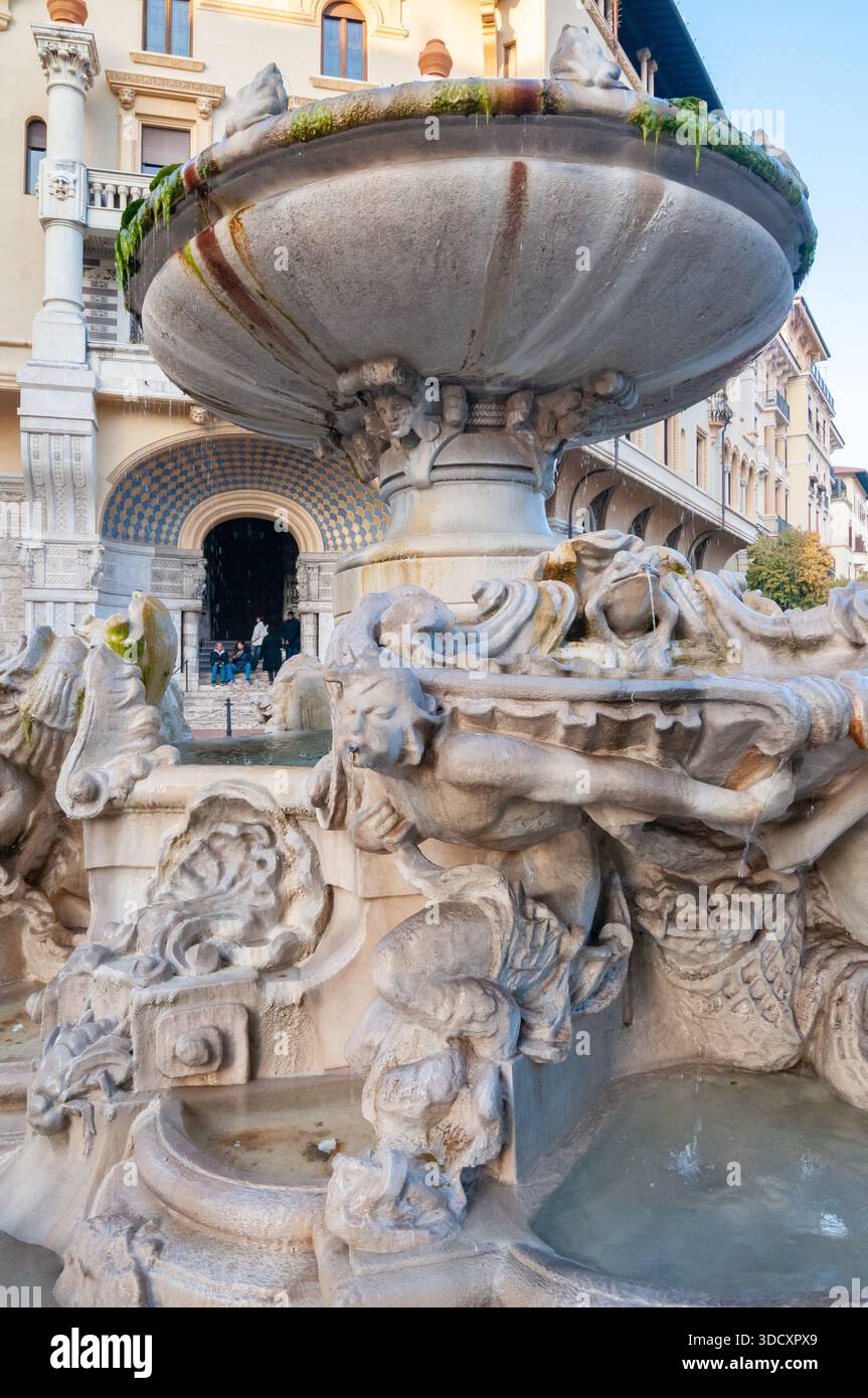 Froschbrunnen (Fontana delle rane - 1924). Bezirk Coppedè. Architektur in Rom Stockfoto