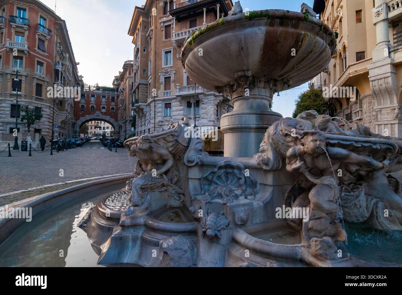 Froschbrunnen (Fontana delle rane - 1924). Bezirk Coppedè. Architektur in Rom Stockfoto