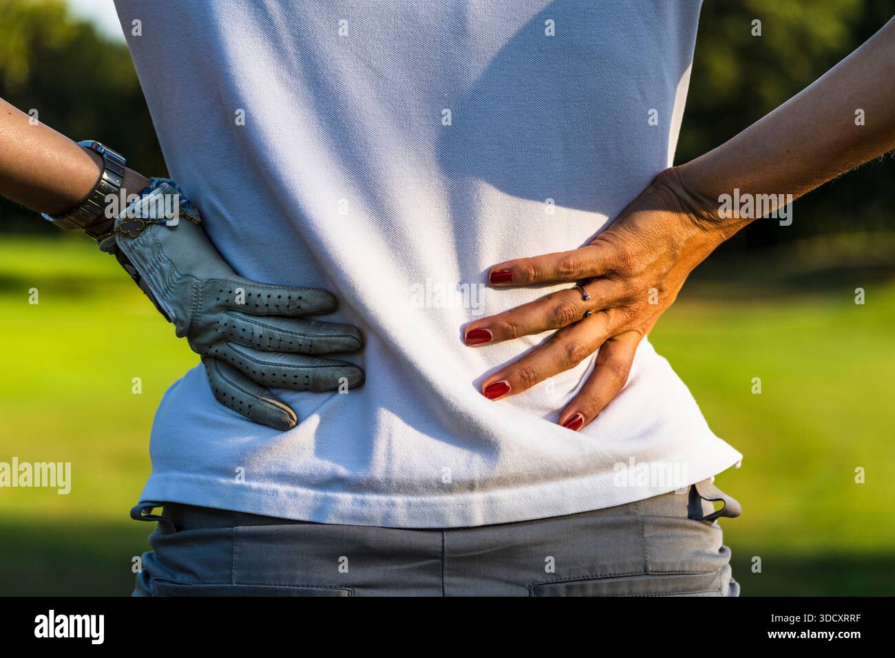 Zurück von weiblicher Golferin, Echenevex, Ain, Frankreich Stockfoto