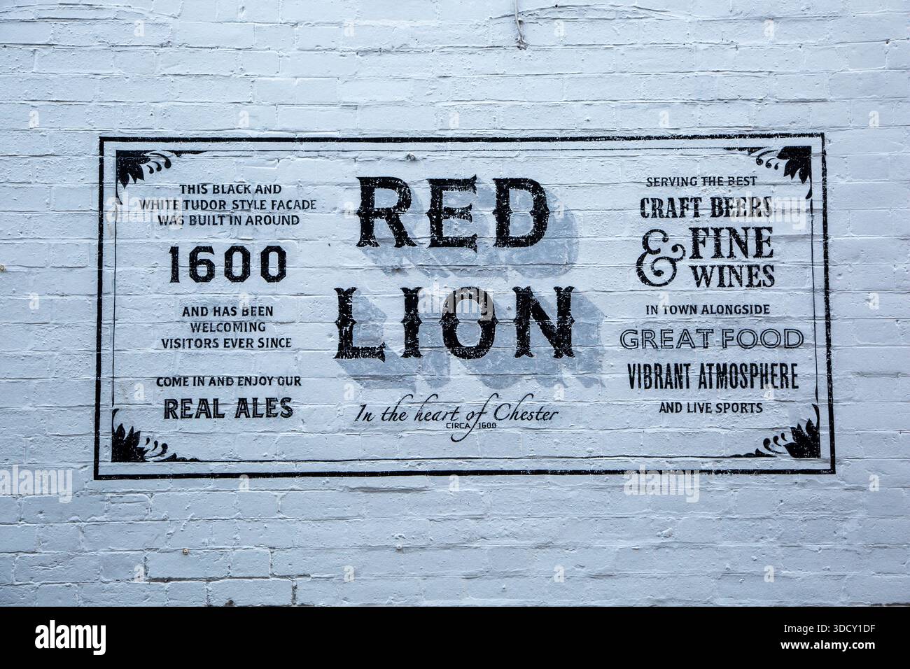 Schild für das Red Lion inn aus dem 15. Jahrhundert, das sich an der King Street in der römischen Stadt Cheshire Chester befindet Stockfoto