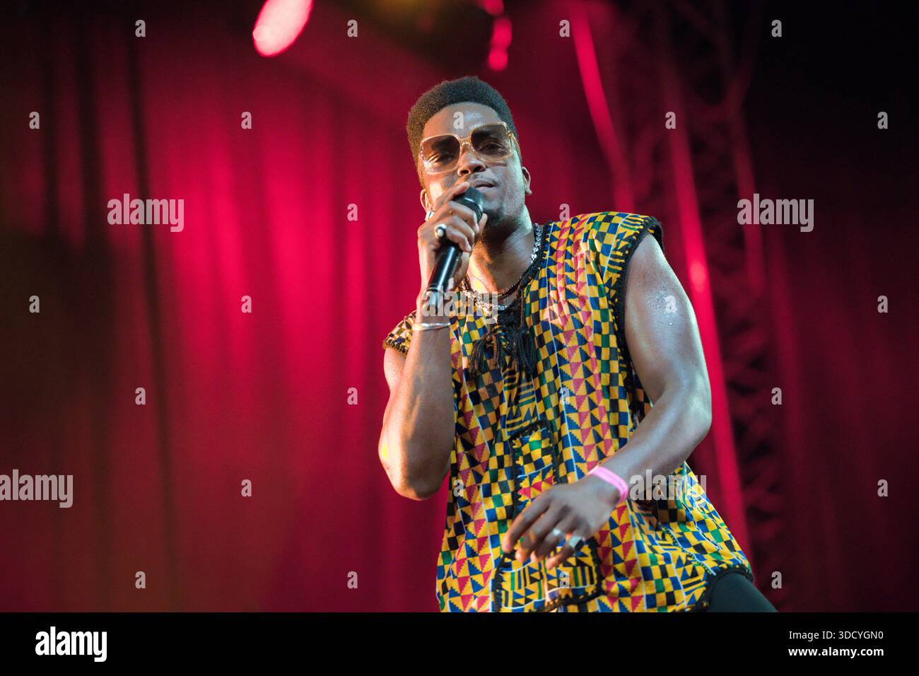 FRANKREICH, VIC FEZENSAC, 29.07.2023.Cimafunk, nominiert für die Grammy Awards 2023 in der afro-kubanischen Kategorie, trat auf der Tempo Latino Bühne auf. Foto Stockfoto