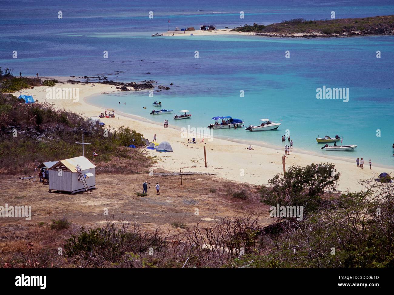 Die Friedensaktivisten haben 1999 eine kleine Kapelle in der Yayi Bay im Bombengebiet der US Navy auf der Insel Vieques fertiggestellt. Der Akt Stockfoto
