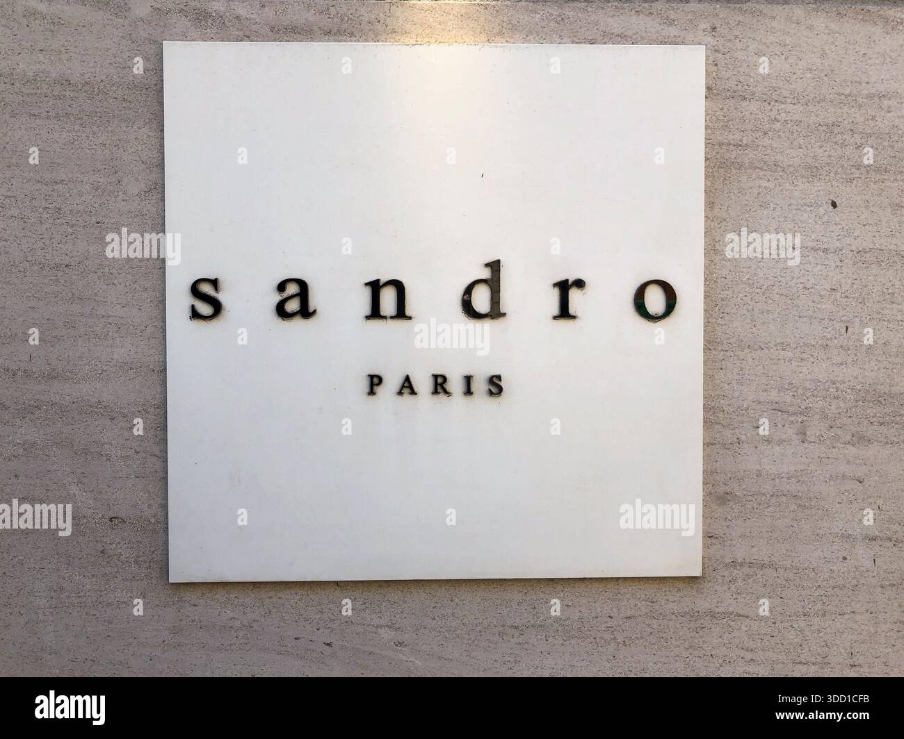 Paris, Frankreich, Nahaufnahme, Schild, draußen, lokales französisches Bekleidungsgeschäft, « Sandro » (Le Marais) Stockfoto