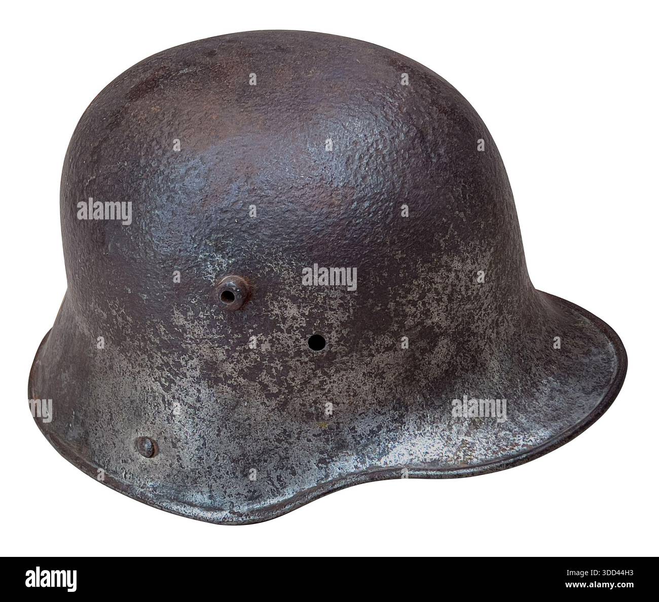 Rostiger deutscher stahlhelm aus der Kriegsgeschichte des Zweiten Weltkriegs auf transparentem Hintergrund Stockfoto