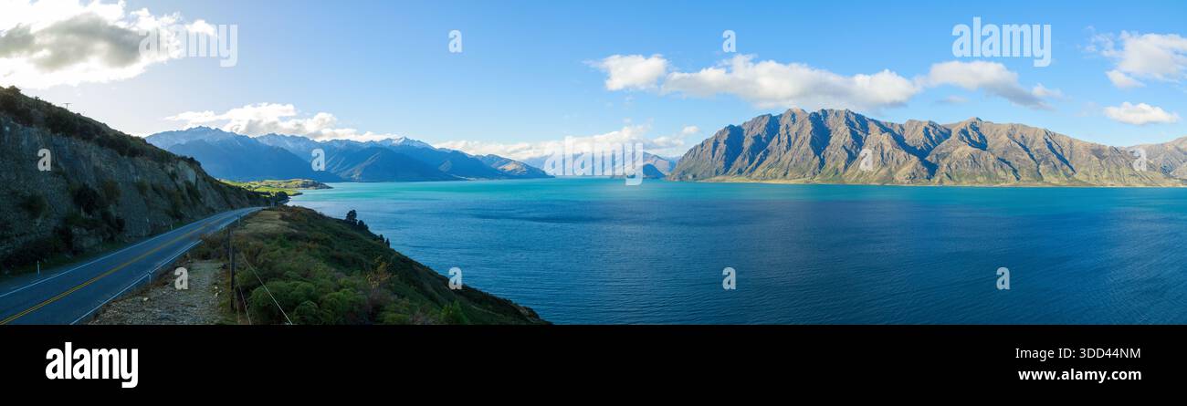 Panorama des wunderschönen Lake Hawea auf der Südinsel Neuseelands mit Blick nach Norden in Richtung Hunter Valley Stockfoto