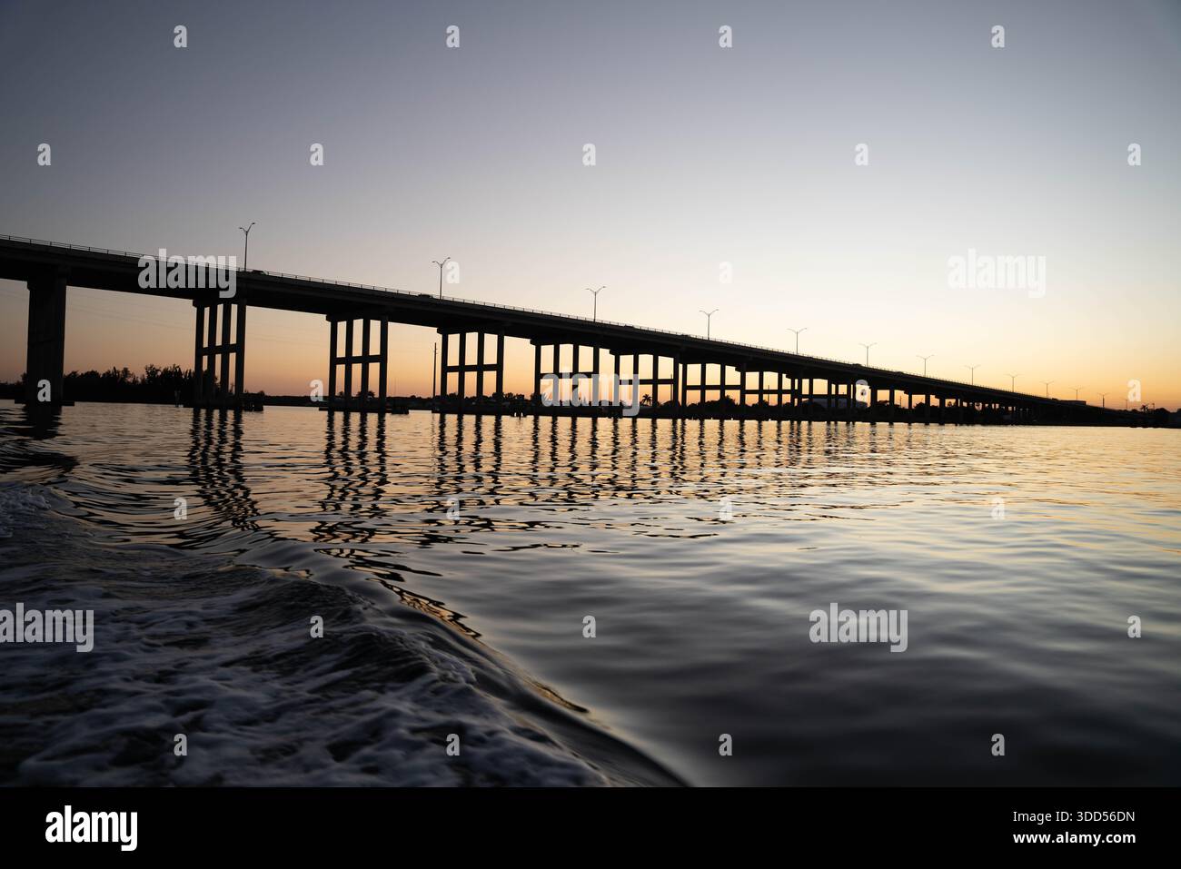 Indian River bei Sonnenuntergang in Vero Beach Florida in der Indian River Lagoon. Stockfoto