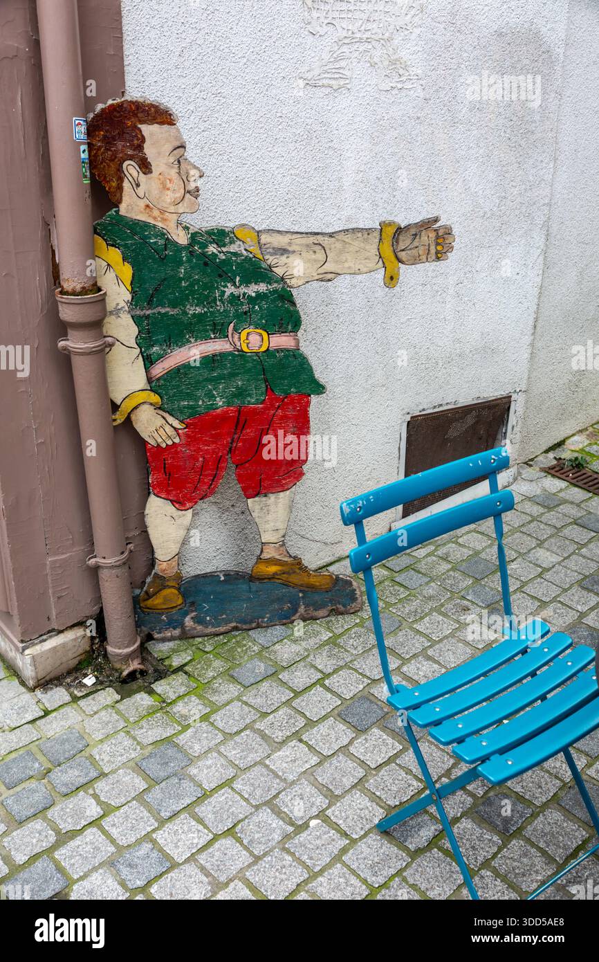 Seltsames Schild für eine Bar oder ein Restaurant in Honfleur, Frankreich. 2025 Stockfoto