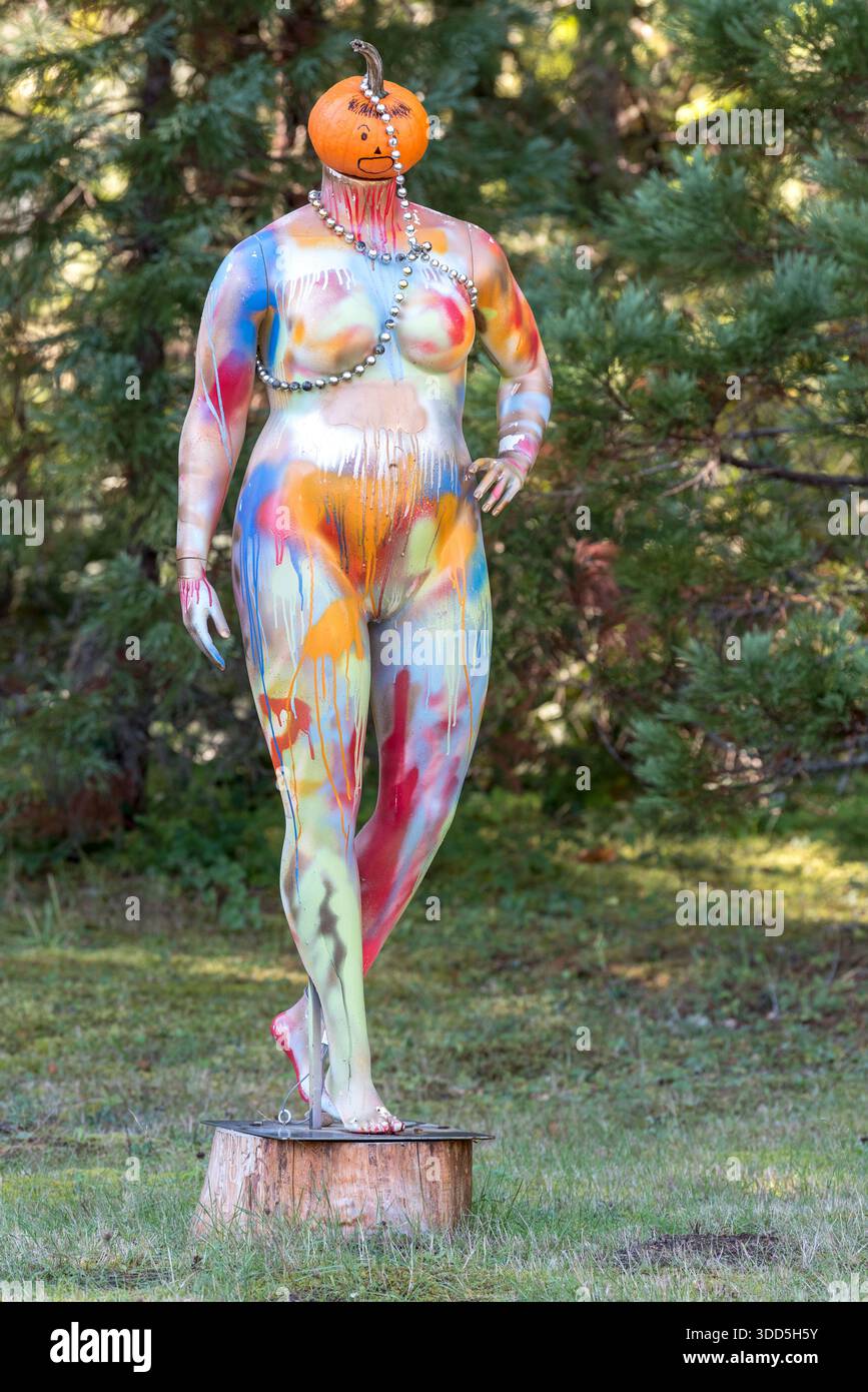 Halloween-Themenskulptur in McKenzie Bridge, Oregon, USA. Stockfoto