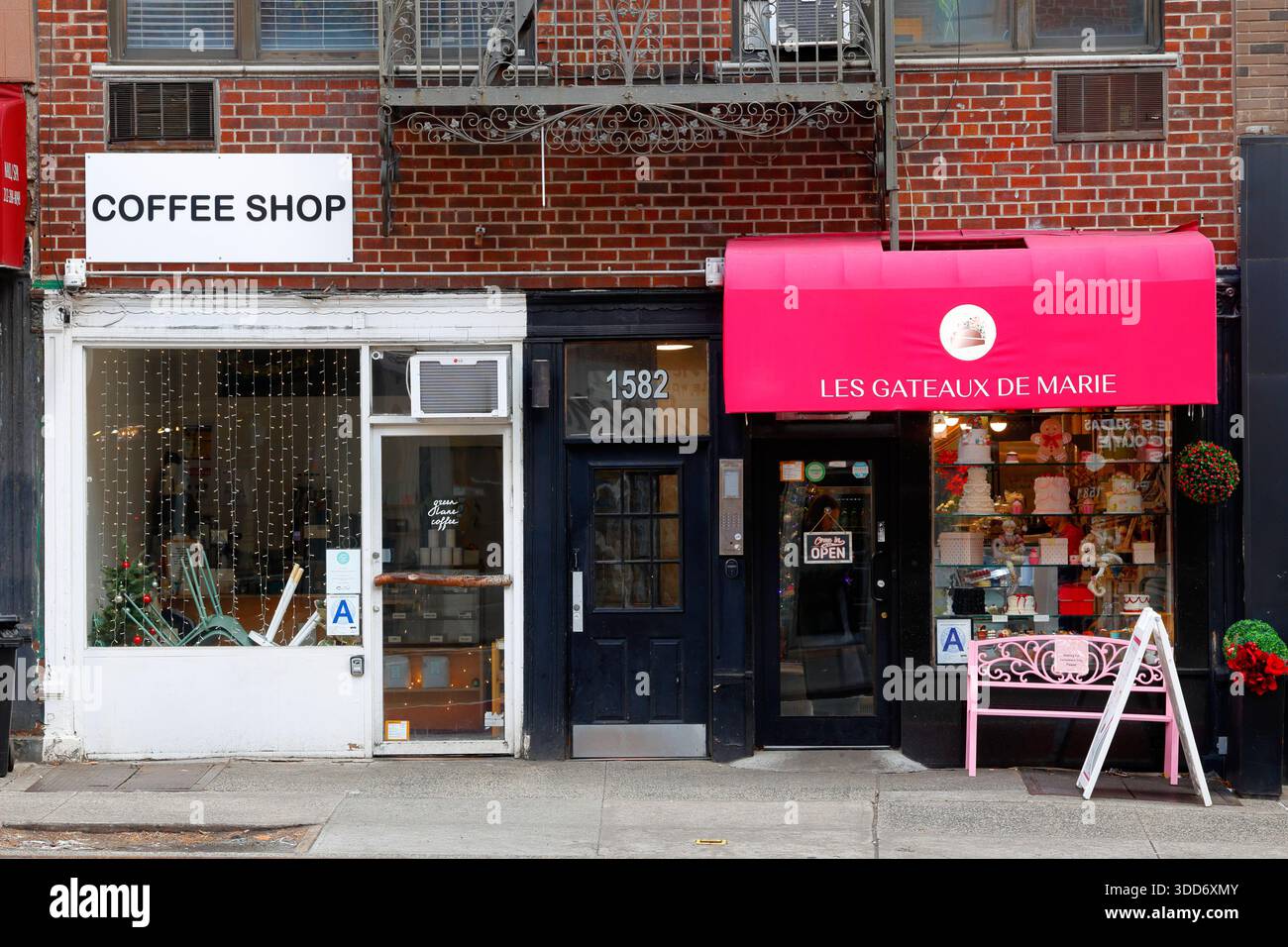 Les Gateaux de Marie, Green Lane Coffee, 1582 1st Ave, New York, NYC Storefront eines Kuchenladens, Coffee Shop in Manhattans Upper East Side. Stockfoto
