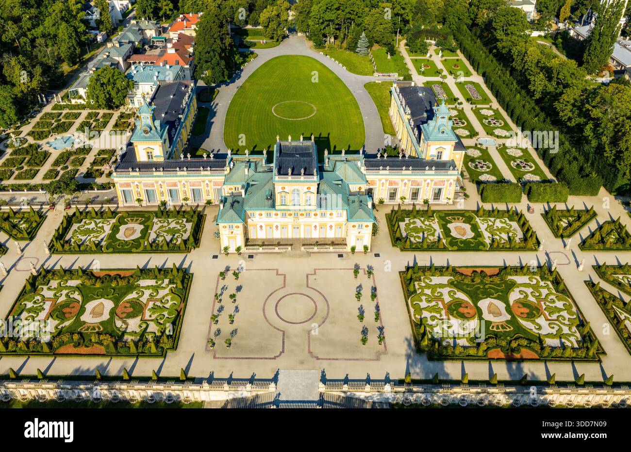 Warschau, Polen - 07. August 2025: Wilanow Königspalast des Königs Jan III. Sobieski mit umliegendem Garten und Park im historischen Bezirk Wilanow Stockfoto