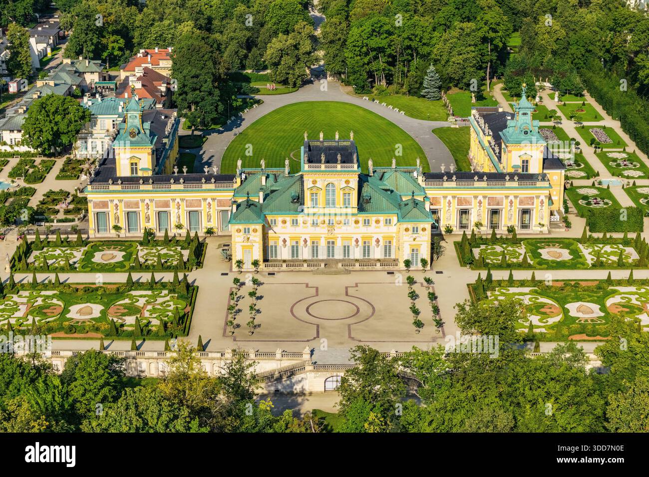 Warschau, Polen - 07. August 2025: Wilanow Königspalast des Königs Jan III. Sobieski mit umliegendem Garten und Park im historischen Bezirk Wilanow Stockfoto