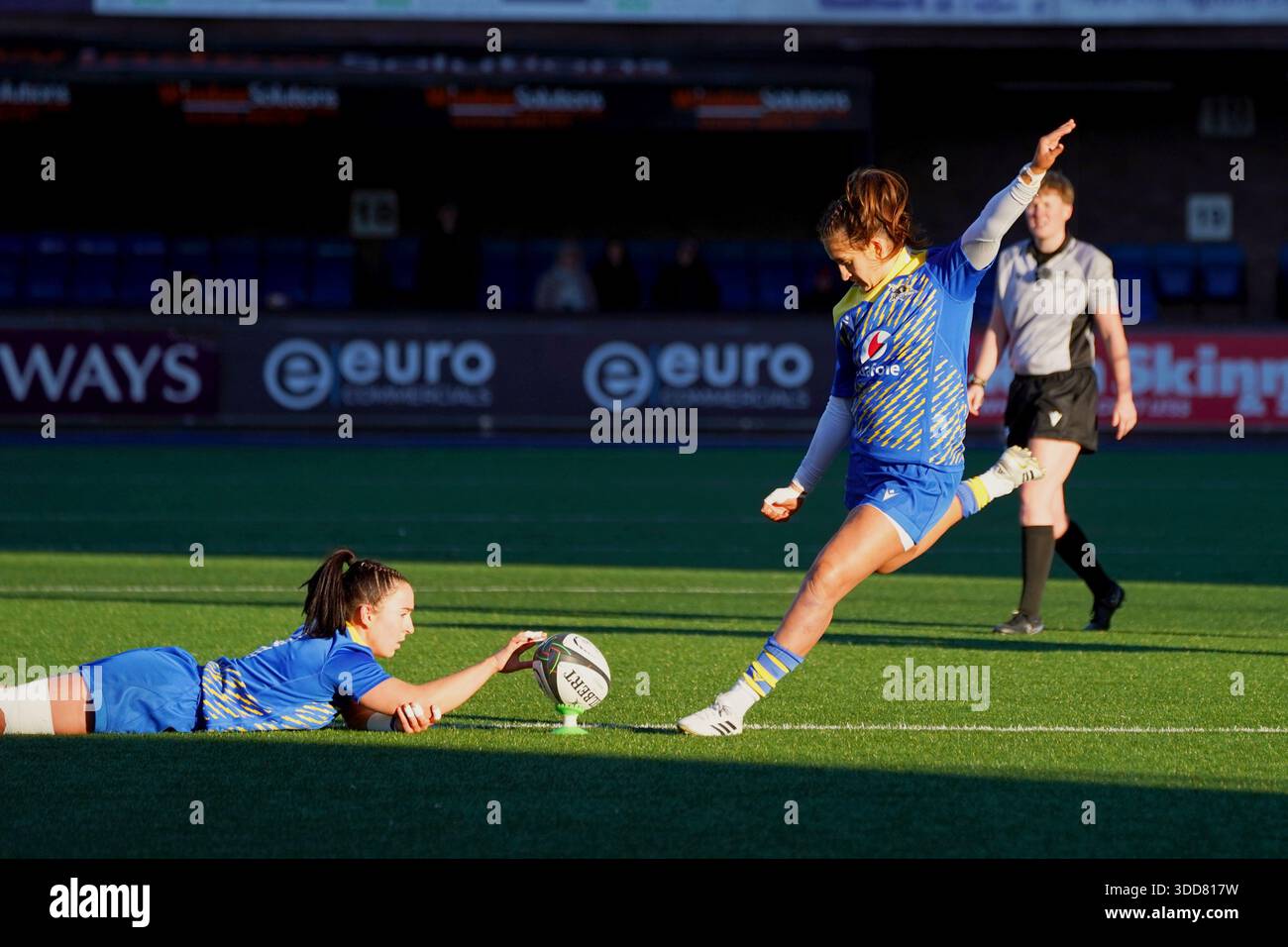 Sian Jones (L) und Carys Hughes (R) Gwalia gegen Brython, Celtic Challenge, Cardiff Arms Park, 27. Dezember 2025. Credit Penallta Photographics Stockfoto