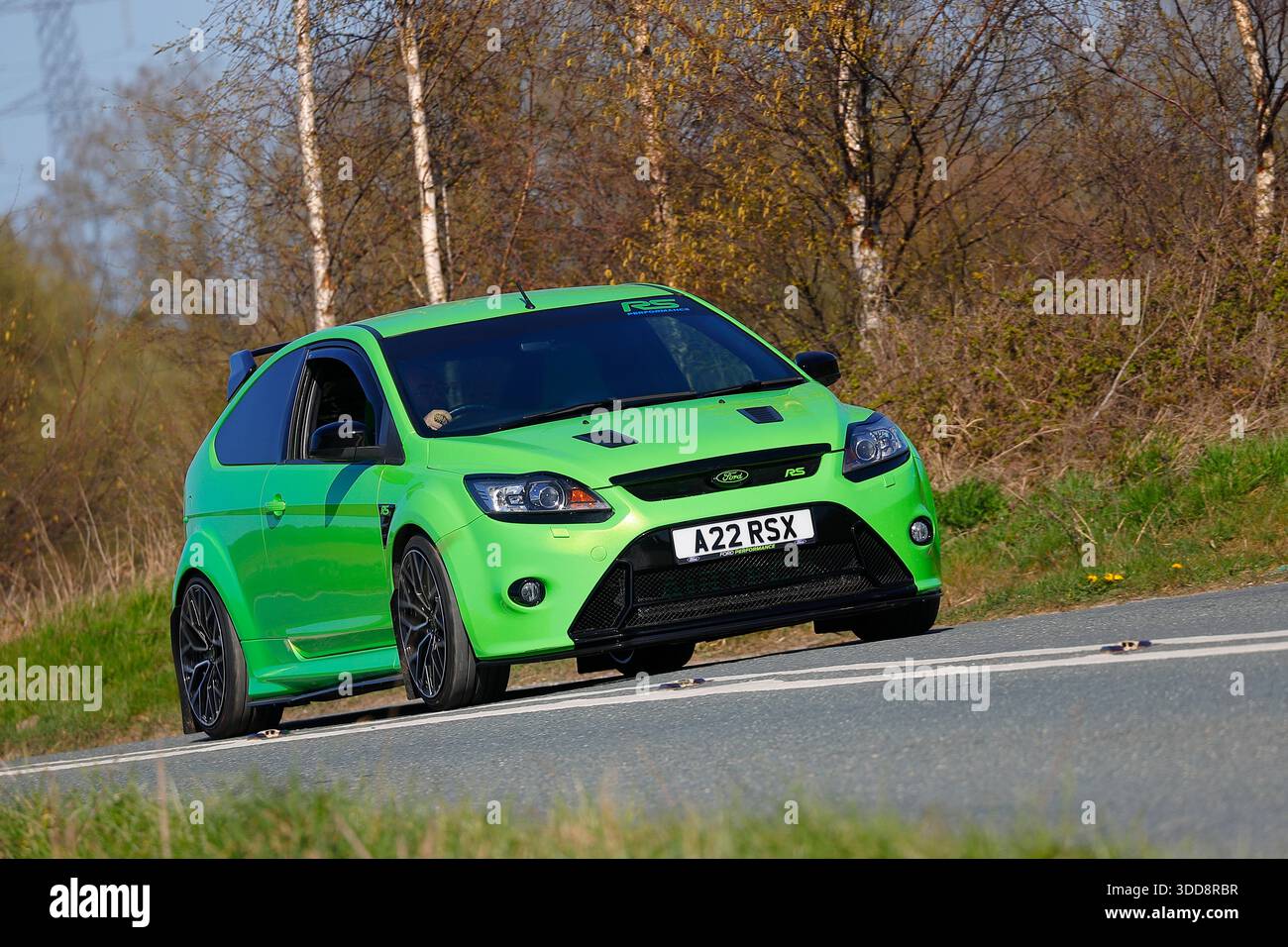 2007 Ford Focus ST-3 in Green, Fahrt entlang der B1222 in der Nähe von Sherburn in-Elmet in North Yorkshire, Großbritannien Stockfoto