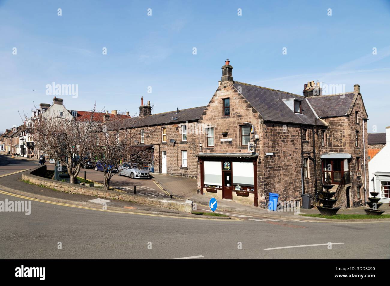 Geschäfte und Häuser in Wooler, Northumberland. Wooler ist eine Marktstadt. Stockfoto