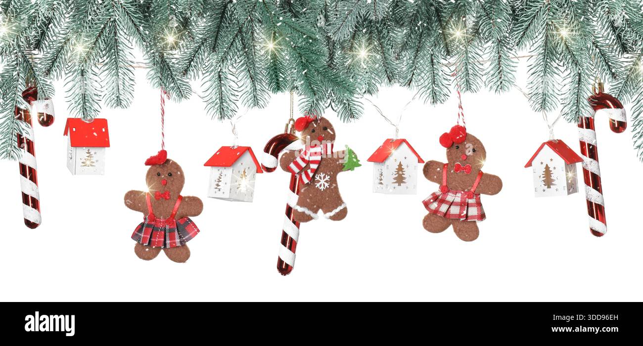 Wunderschönes Weihnachtsdekor und Tannenzweige auf weißem Hintergrund. Bannerdesign Stockfoto