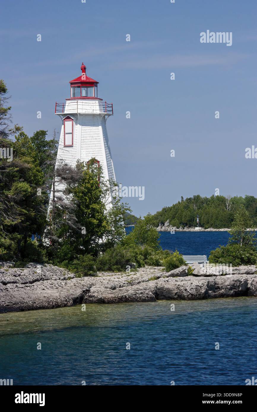 Big Tub Lighthouse an einem klaren, sonnigen Tag Stockfoto