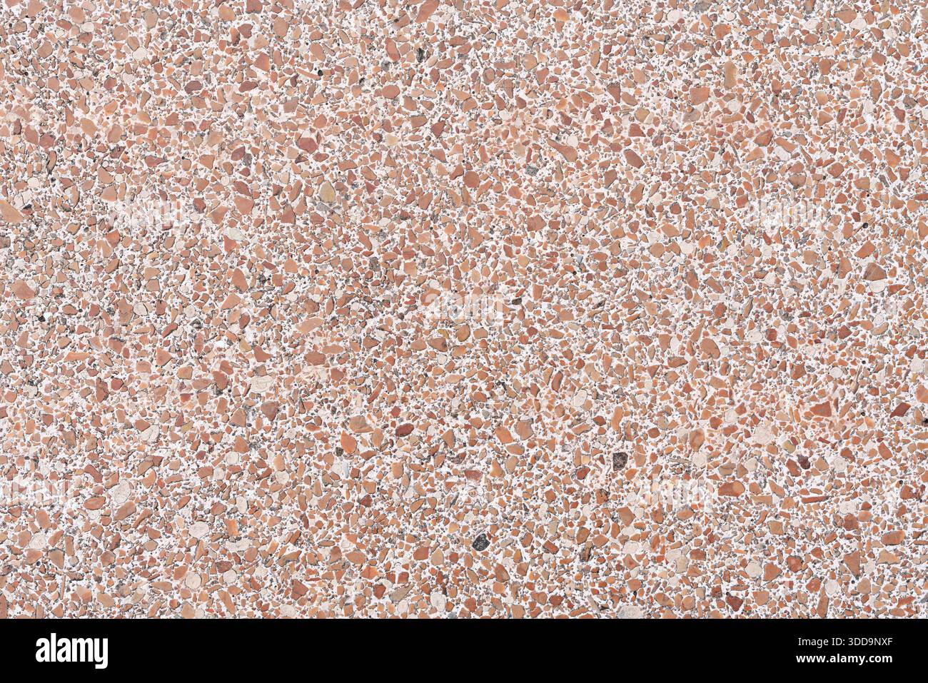 Hochauflösende Ansicht einer nahtlosen Gesamtstruktur mit kleinen bunten Kieselsteinen. Erdfarbene Mineralsteine Hintergrund für Architektur und Innenraum Stockfoto
