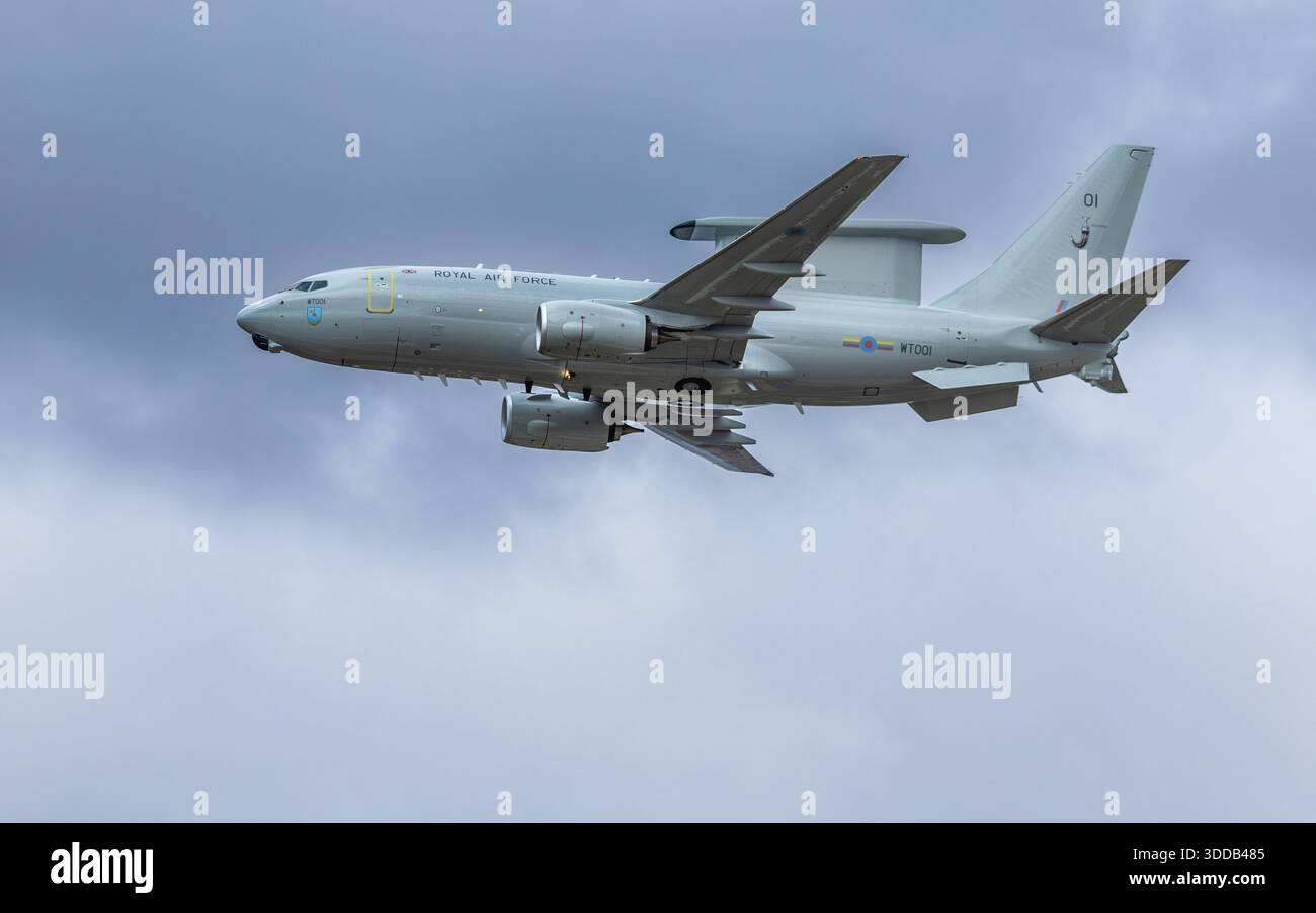 Royal Air Force - Boeing E-7 Wedgetail wurde bei der Royal International Air Tattoo 2025 in die Luft geholt. Stockfoto