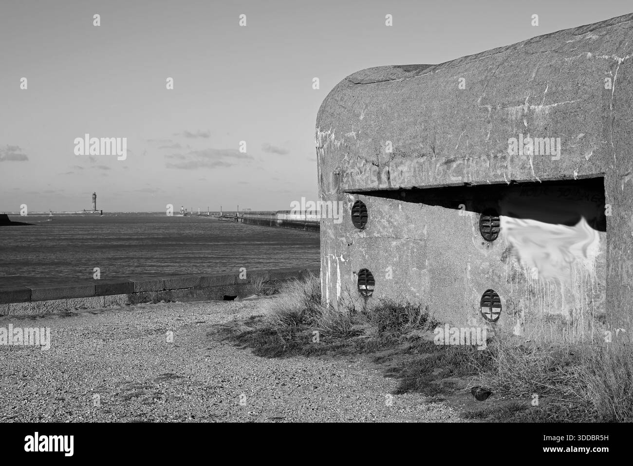 Geschütztes Hafengebiet der Normandie. Mit Stacheldraht geschütztes Hafengebiet in der normandie von Dünkirchen. Stockfoto