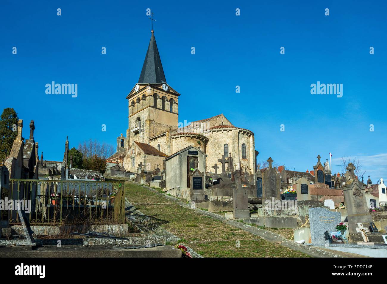 St. Mazeran's Church of Brout-Vernet. Allier-Abteilung. Auvergne Rhone Alpes. Frankreich. Europa Stockfoto