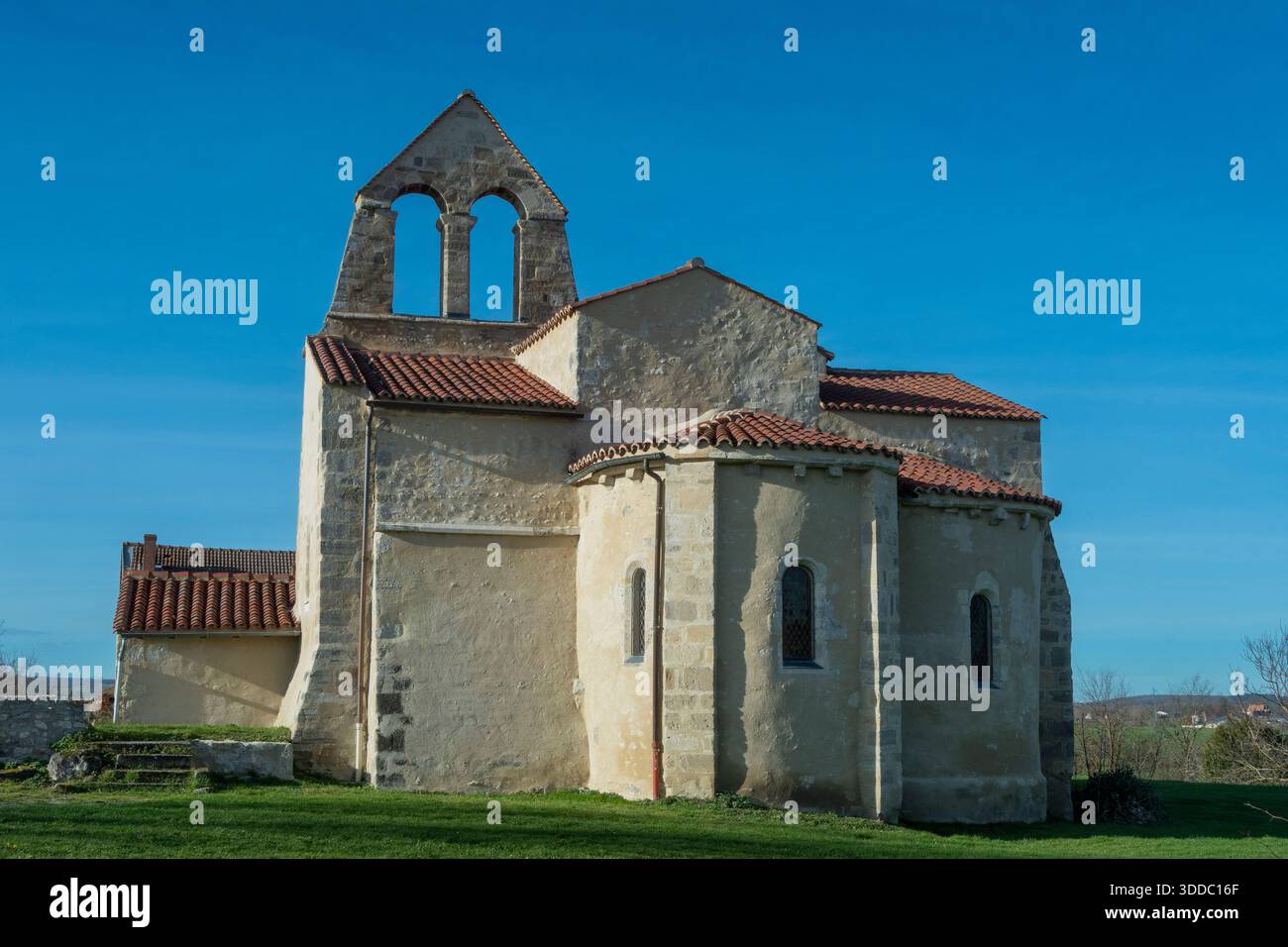 St. Andrew's Church, romanische Kirche von Taxat-Senat. Allier-Abteilung. Auvergne Rhone Alpes. Frankreich. Europa Stockfoto