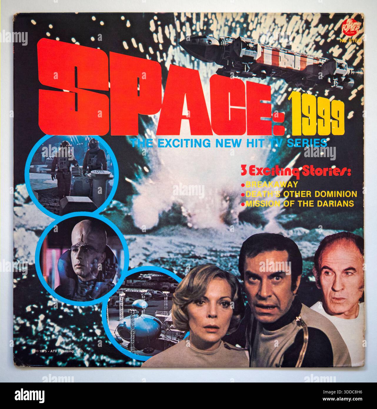 LP-Cover des 1975er Space: 1999 Albums, das drei Abenteuergeschichten aus der TV-Serie enthält Stockfoto