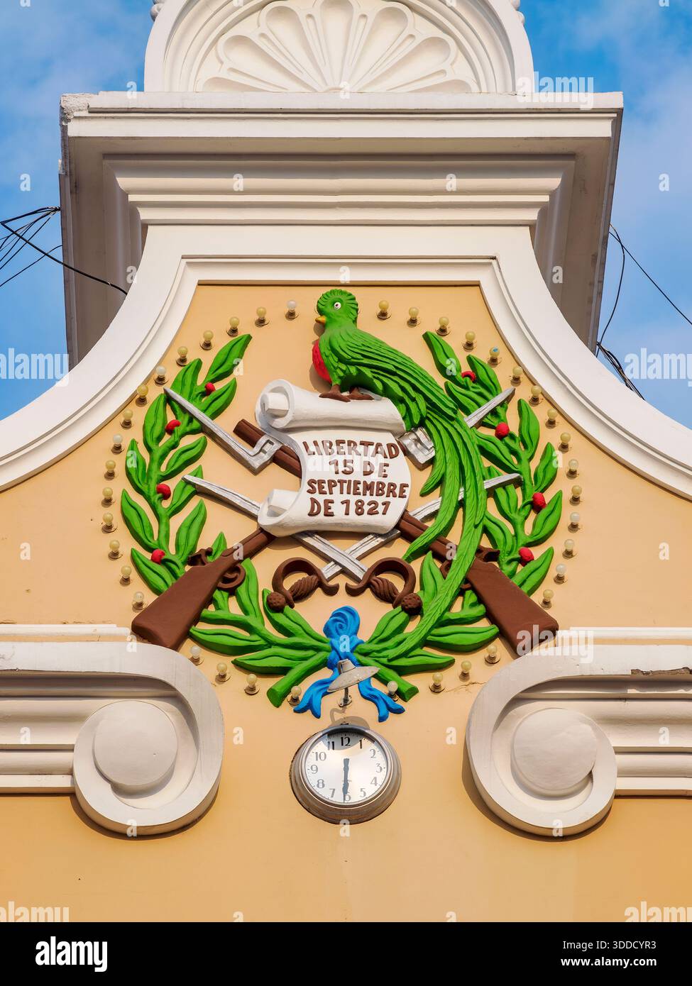 Nationales Emblem mit prachtvollem Quetzal am Arco de Correos, Post Office Arch, detaillierte Ansicht, Guatemala City, Guatemala Department, Guatemala Stockfoto
