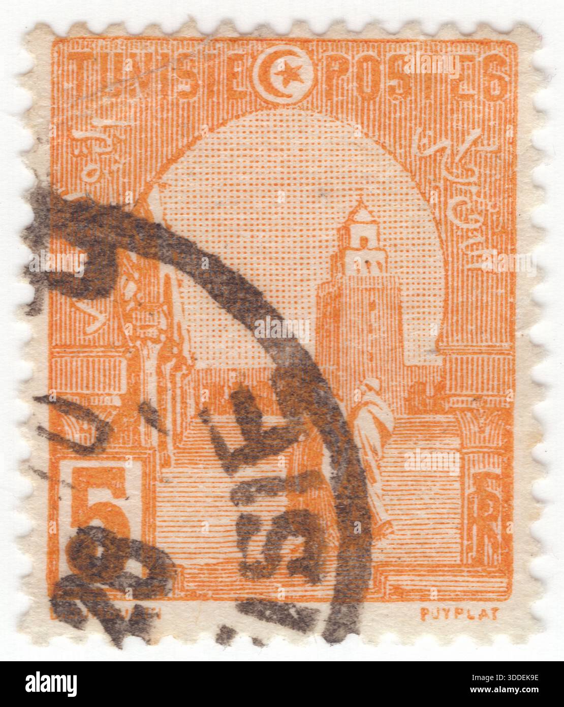 TUNESIEN - 1906. Januar: 5-Cent-orange Briefmarke mit Darstellung der Großen Moschee von Kairouan (Moschee von Uqba). Es handelt sich um die größten islamischen Denkmäler Nordafrikas, die vom arabischen General Uqba ibn Nafi errichtet wurden. Es ist einer der ältesten Gotteshäuser in der islamischen Welt und ein Vorbild für alle späteren Tempel im Maghreb. Es enthält einen hypostilisierten Gebetssaal, einen mit Marmor gepflasterten Innenhof und ein quadratisches Minarett. Uqba ist eines der Meisterwerke der islamischen Architektur, bekannt für die erste islamische Verwendung des Hufeisenbogens Stockfoto